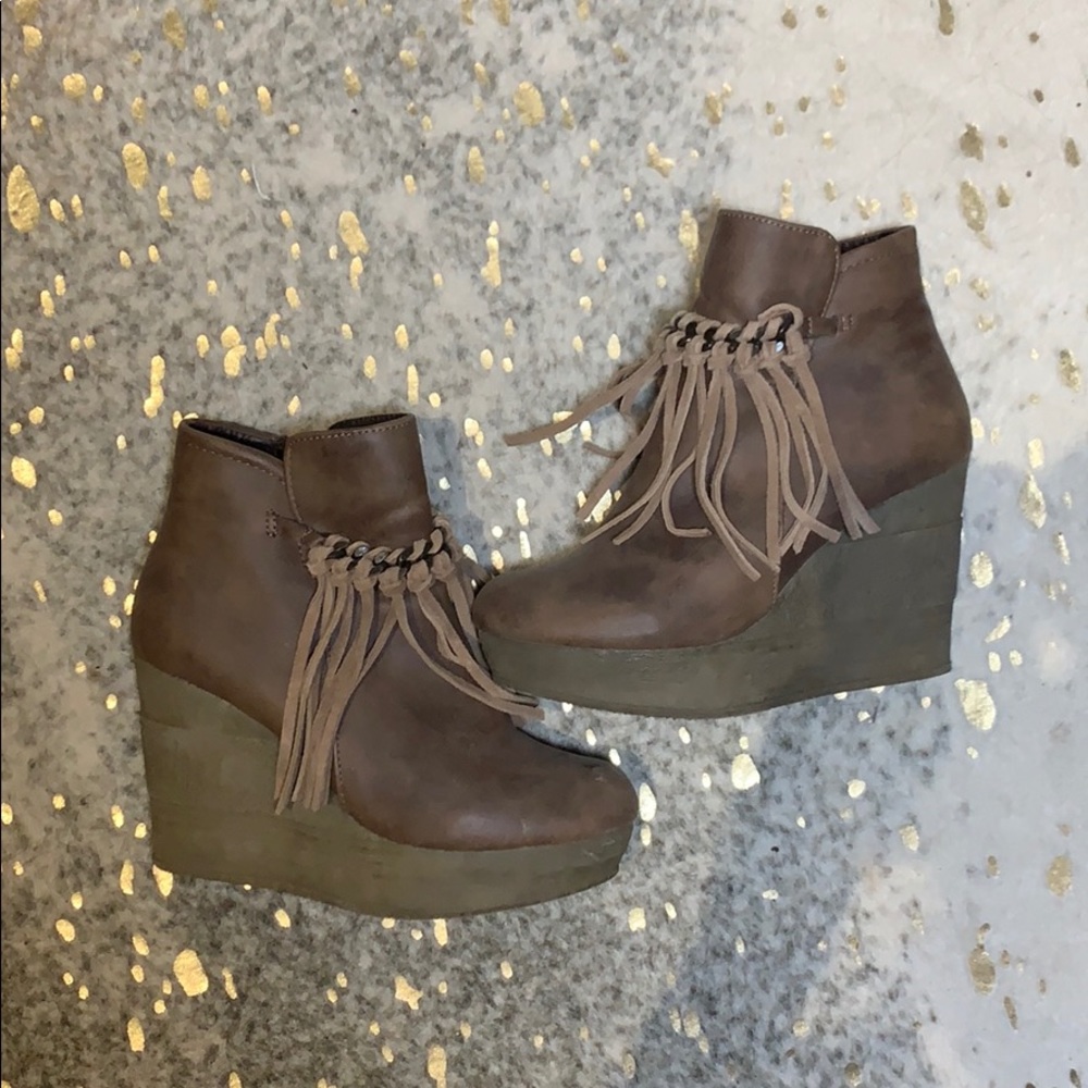 Western style wedge